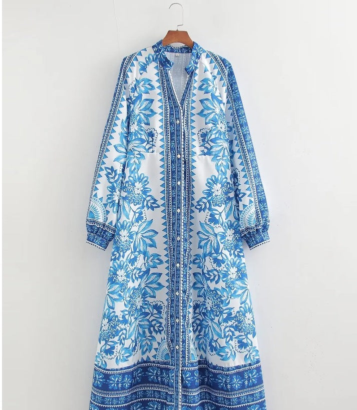 Damen 70+ langes Boho‑Maxikleid mit floralem Print, durchgehender Knopfleiste und gerafften Ärmelbündchen Drune