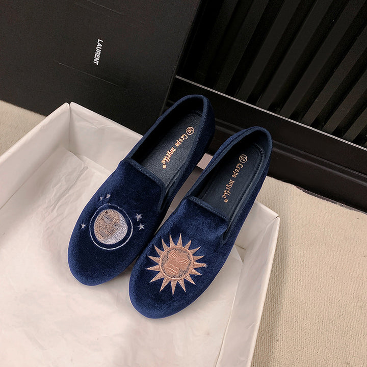 Damen Samt-Slipper mit Sonnenstickerei und goldener Absatzkappe Drune
