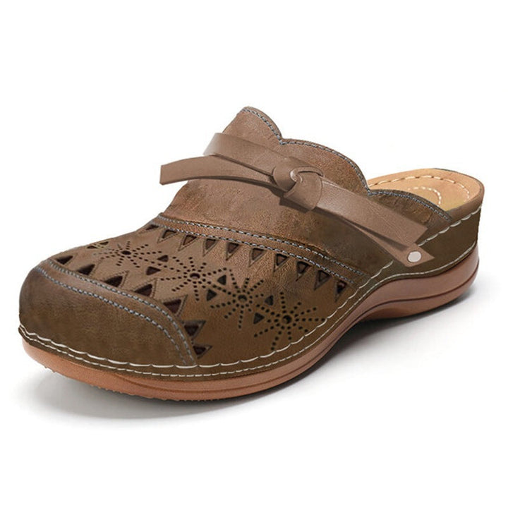 Damen Clogs mit luftiger Perforation und elegantem Riemen Drune