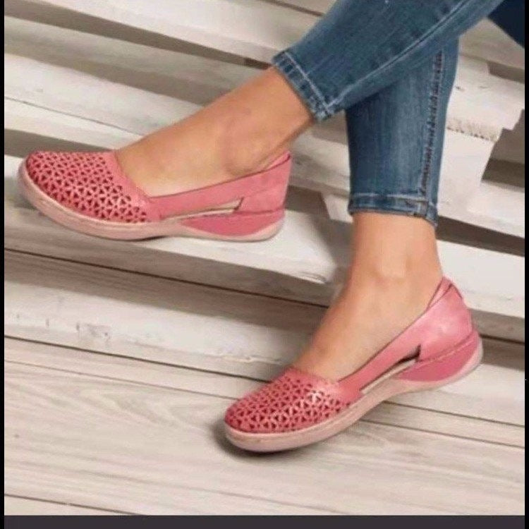 Damen Geschlossene Perforierte Slingback-Ballerinas mit verstellbarem Knöchelriemen Drune