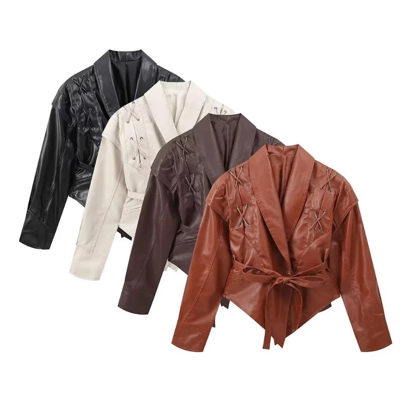 Damen 100+ kurze Wickeljacke mit Bindegürtel und Ösen‑Schnürdetail Drune