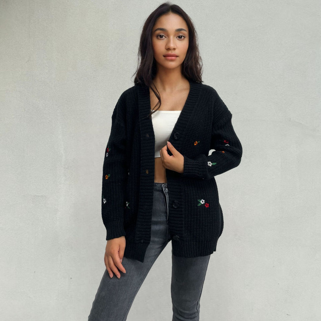 Damen Grobstrick Cardigan mit bunten Stickereien und Knopfverschluss Drune