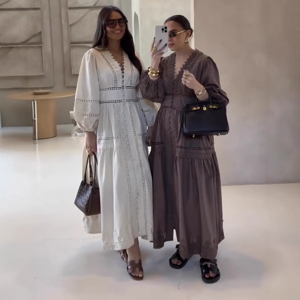 Damen 80+ Maxikleid mit V‑Ausschnitt, Spitzenbesatz, Knopfleiste und Ballonärmeln Drune