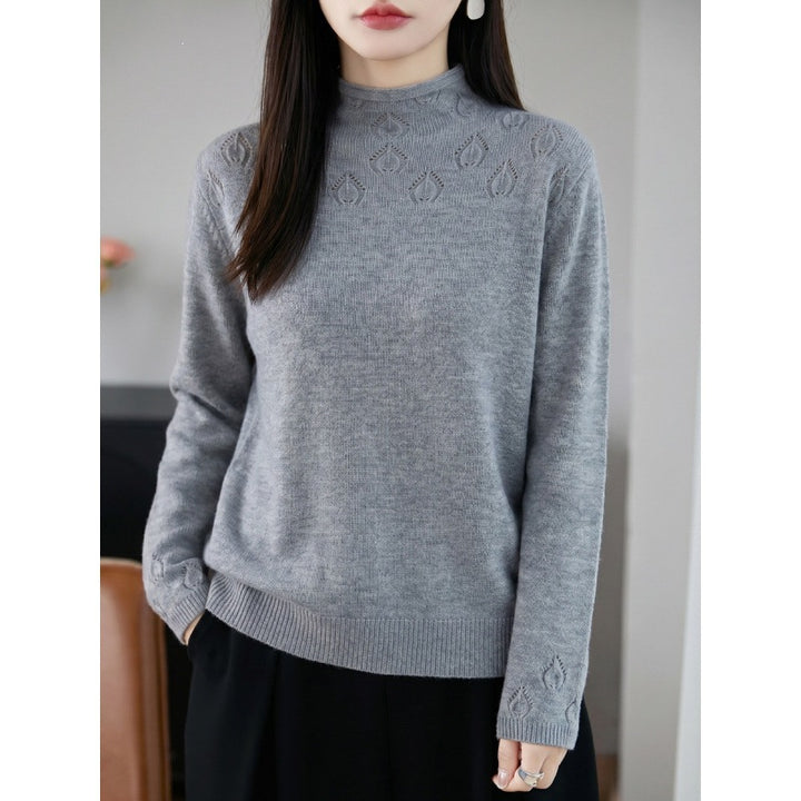 Damen Leichter Stehkragenpullover mit floralem Ajour‑Yoke und feiner Rippkante Drune