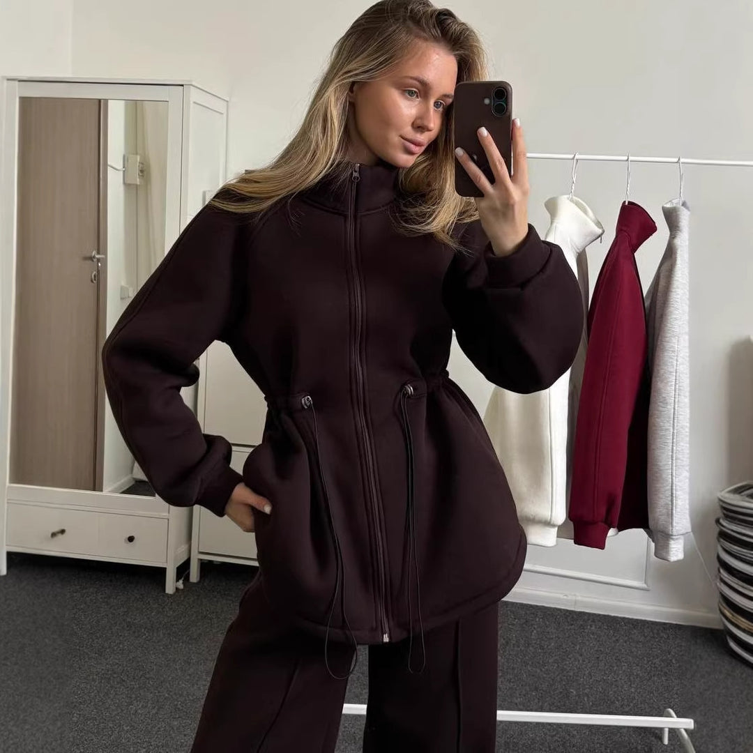 Damen Fleece-Sportanzug mit innovativem Tunnelzug-Design und hohem Kragen