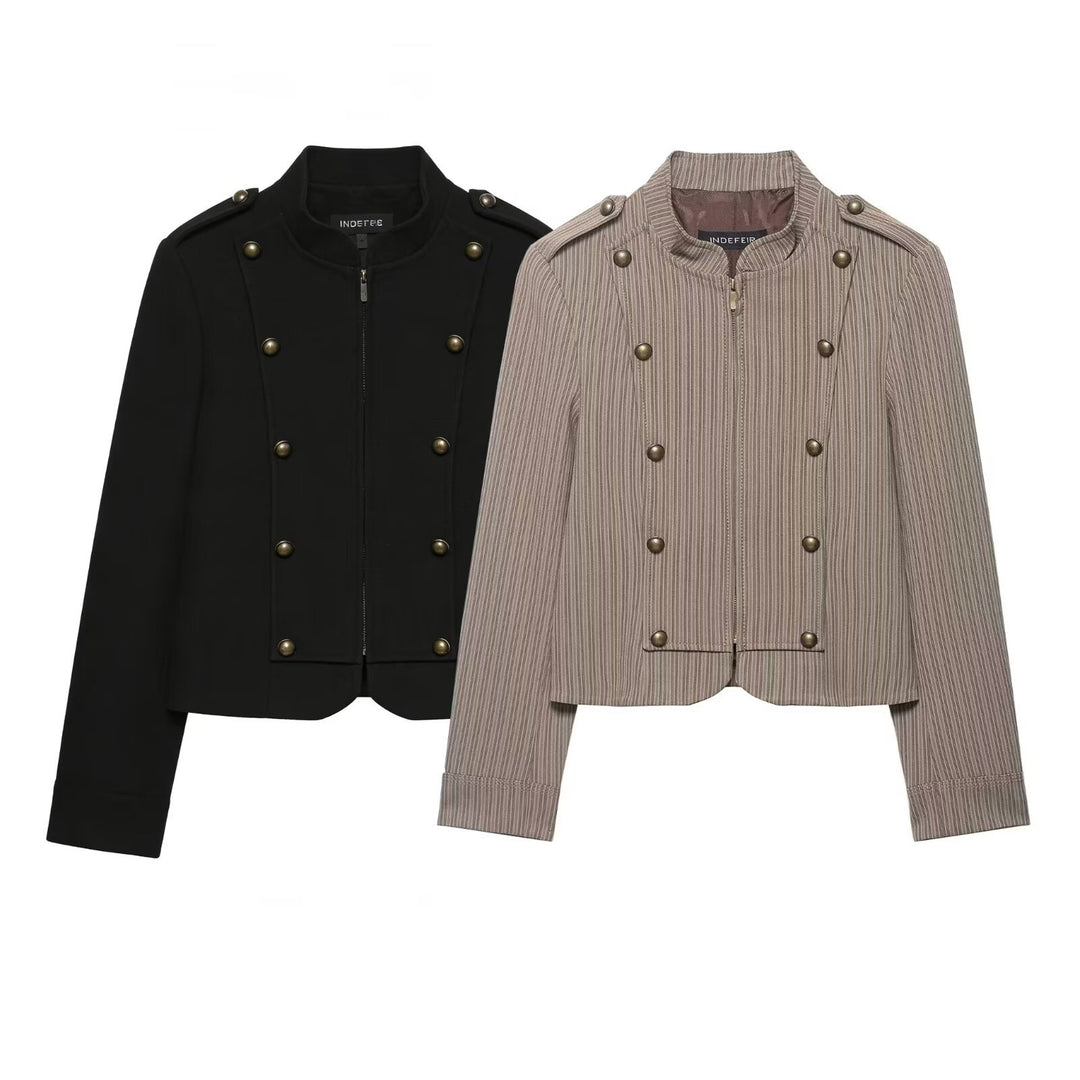 Damen Kurzjacke im Military-Stil mit Stehkragen, Zierknopfleiste und feinem Nadelstreifen Drune