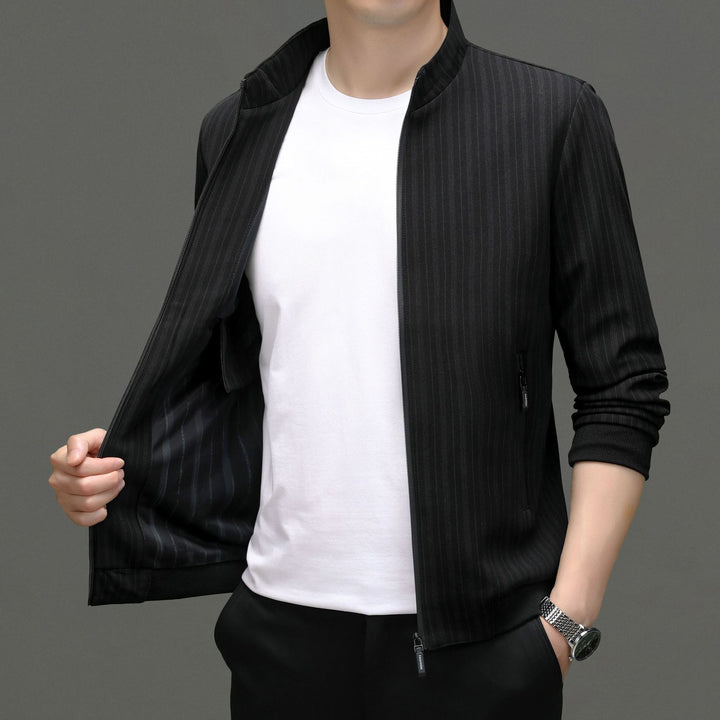 Herren elegante Strickjacke mit Stehkragen und feinen Streifen Drune