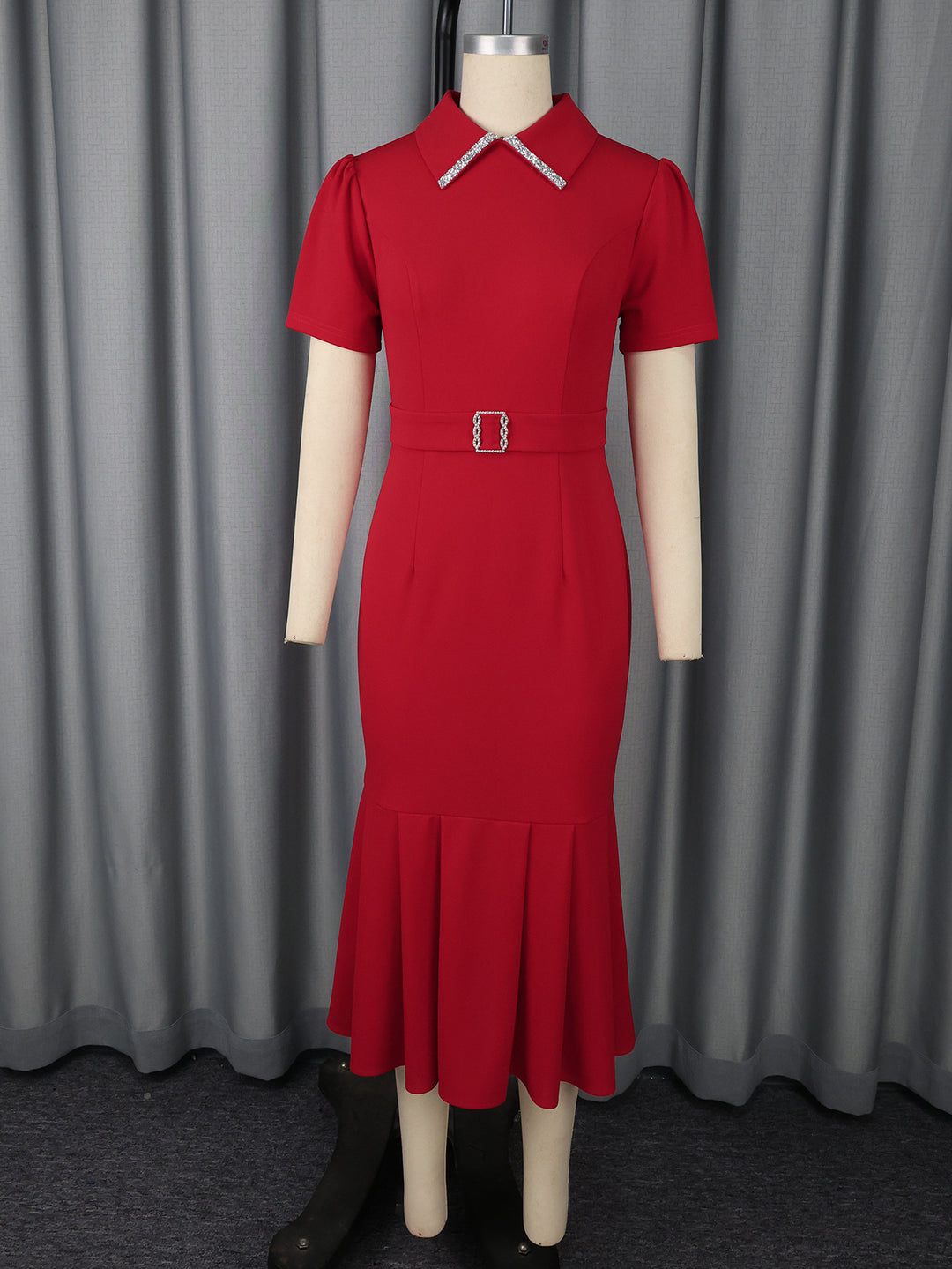 Damen Elegantes Kleid mit schwingendem Saum und glamourösen Akzenten Drune