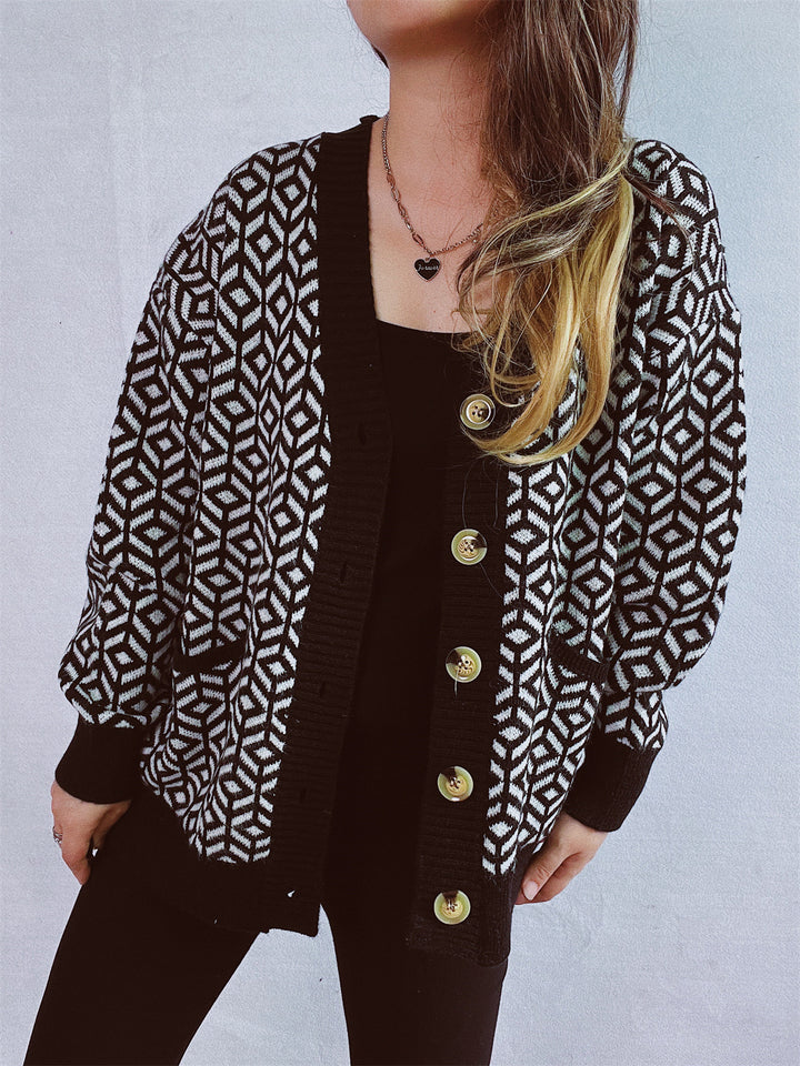 Damen Strickjacke mit geometrischem Muster und goldenem Knopfdetail Drune
