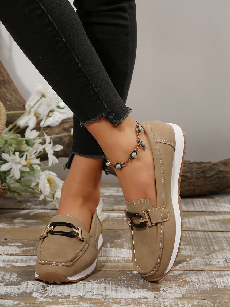 Damen Mokassin-Slipper mit Ziermetall-Bit und dämpfender Profilsohle Drune