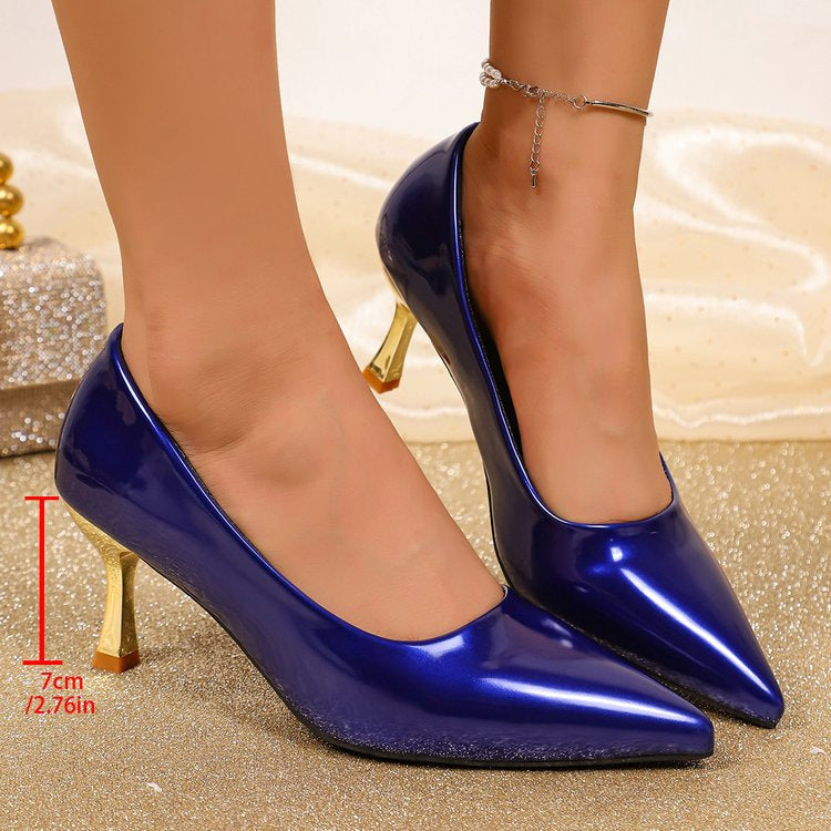 Damen Hochglänzende Pumps mit spitzer Kappe und geometrisch-skulpturellem Goldabsatz Drune