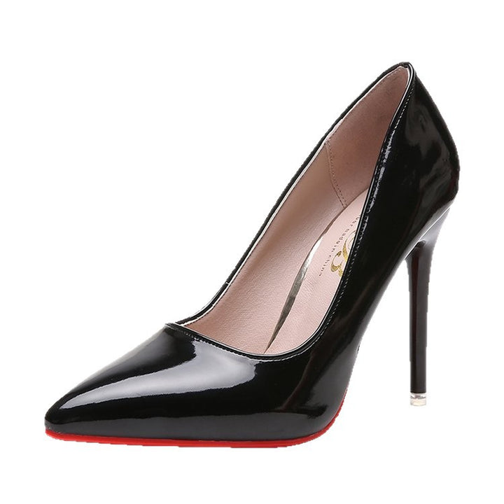 Damen Hochglänzende spitz zulaufende Lackpumps mit schmalem Stilettoabsatz und kontrastsohle Drune