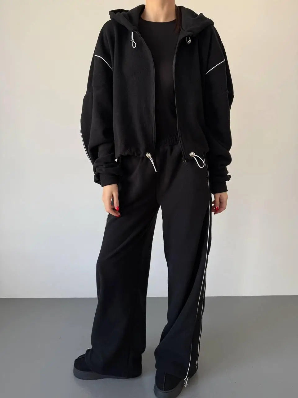 Damen gekürztes Zip-Hoodie mit Tunnelzug und hochgeschnittener weiter Fleece-Loungehose Drune