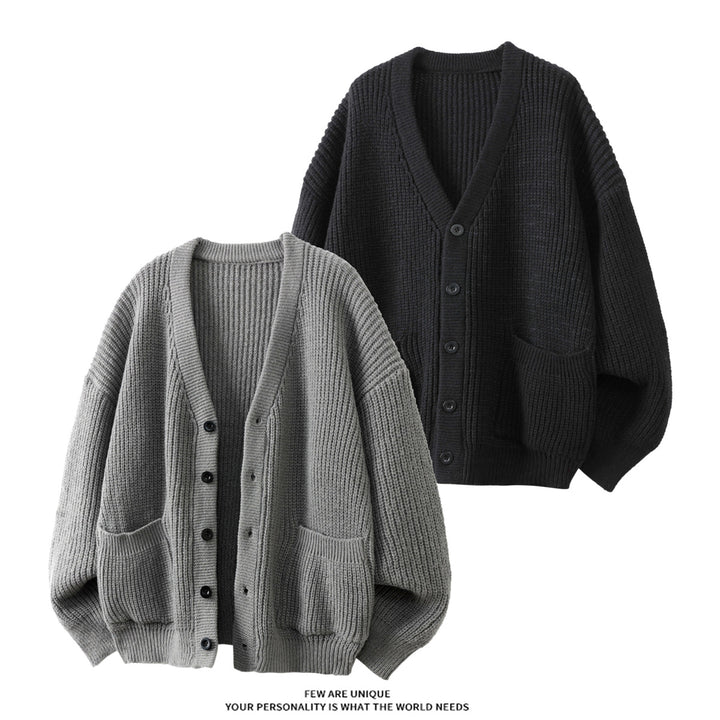 Unisex Oversize Grobstrick-Cardigan mit V-Ausschnitt, Knopfleiste und aufgesetzten Taschen Drune