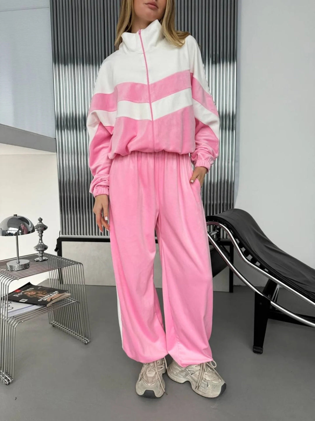 Damen Retro-inspiriertes Samt-Trackset mit Chevron-Design, Stehkragen und weiter High-Waist-Jogger Drune