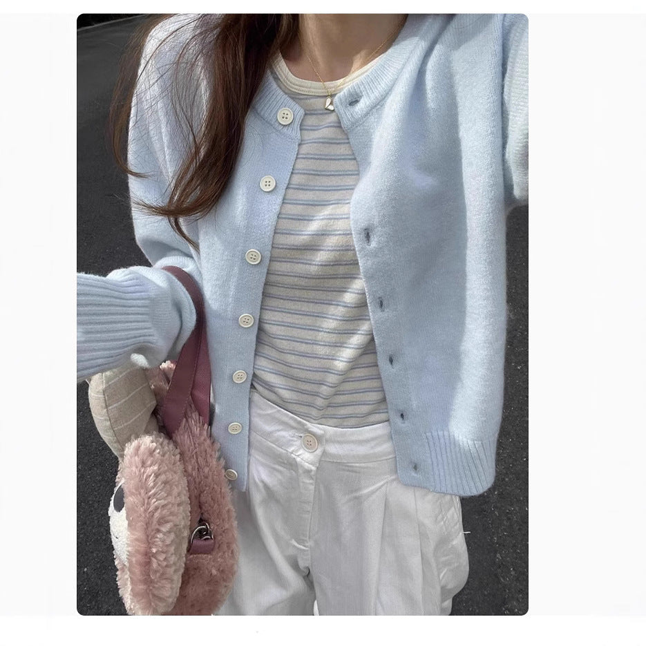 Damen elegante kurzärmelige Strickjacke mit Knopfdetails und feiner Webart Drune