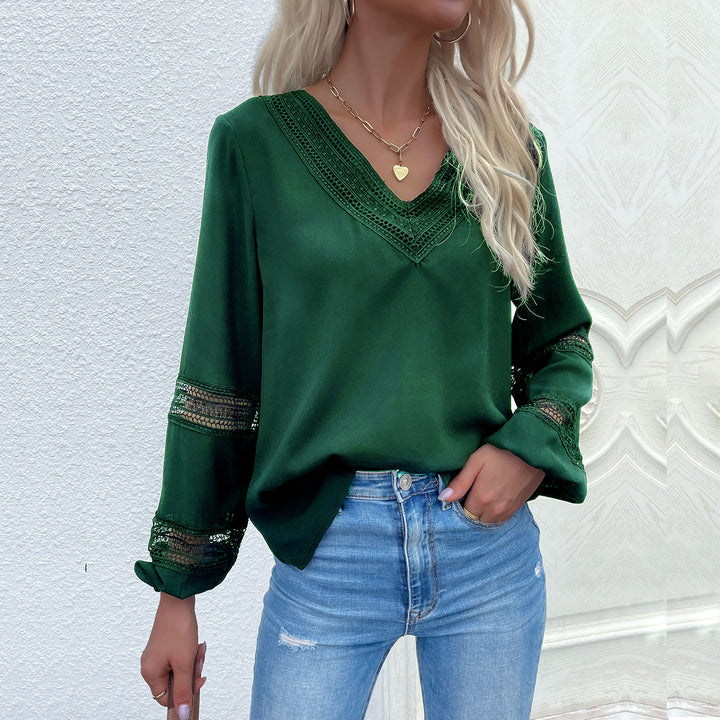 Damen Satinbluse mit V‑Ausschnitt, dekorativer Spitzenpasse und Ärmeln mit Spitzeneinsatz Drune