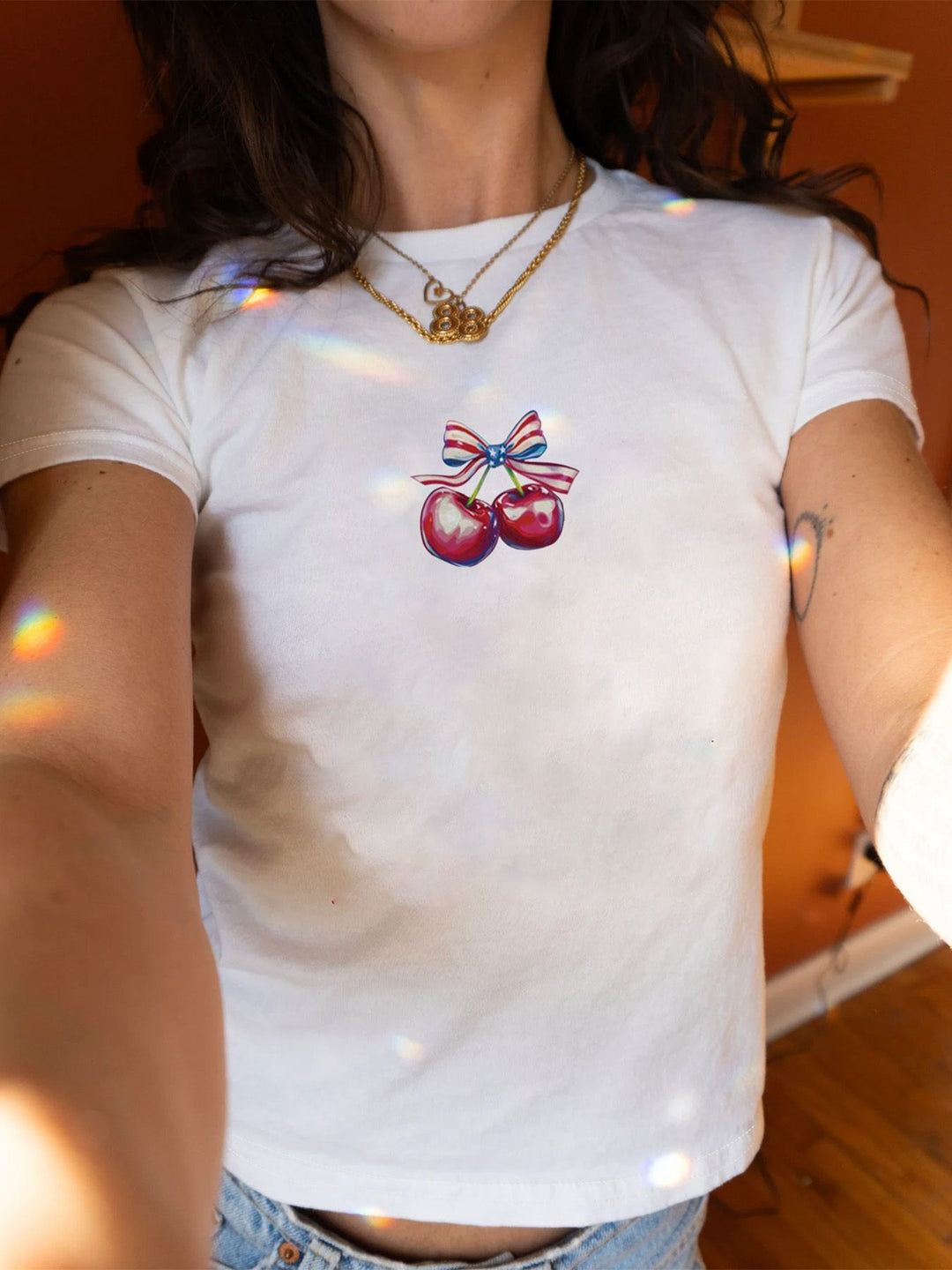 Damen figurbetontes Kurzarm-T-Shirt mit verspieltem Aufdruck Drune