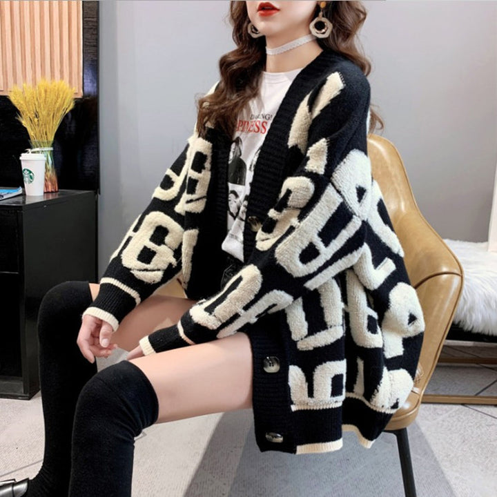 Damen lässige Strickjacke mit großem Logo-Muster und knöpfbarem Verschluss Drune