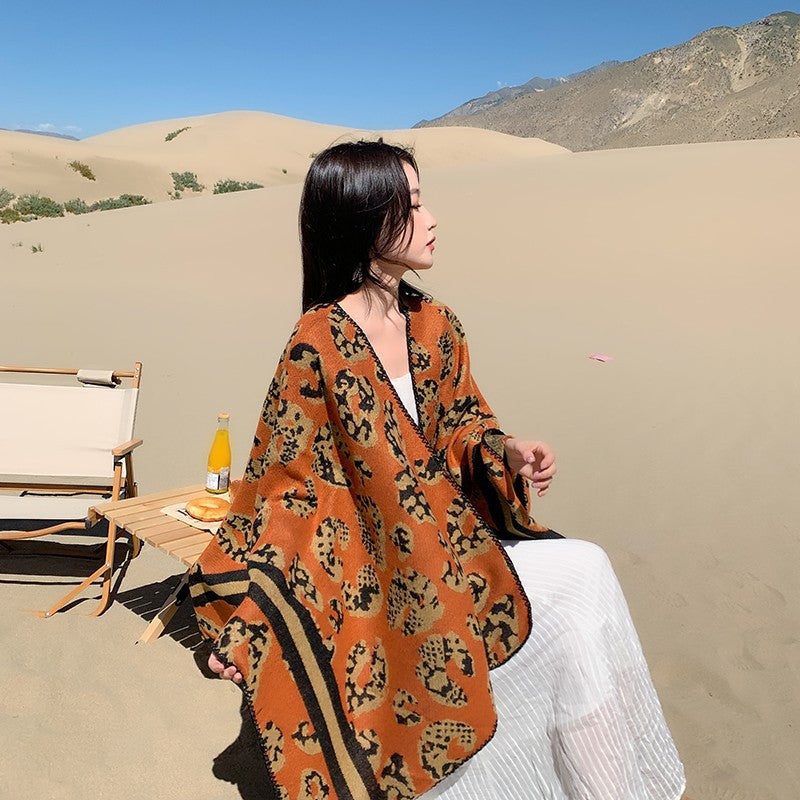 Damen Oversize‑Poncho im Strick‑Wollmix mit Leo‑Jacquard und V‑Ausschnitt Drune