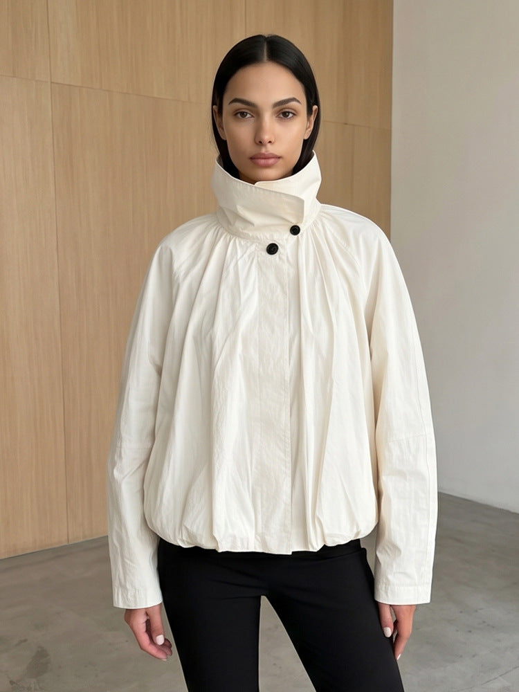 Damen Kurzjacke mit hohem Stehkragen, geraffter Schulterpartie und elastischem Saum Drune