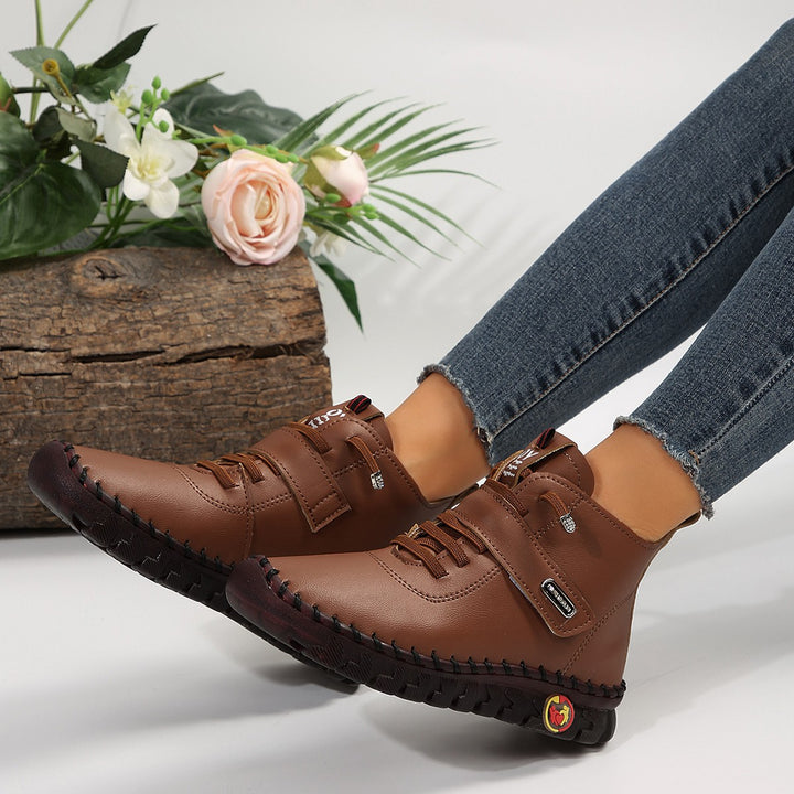 Damen nan stylishe knöchelhohe Komfort-Stiefelette mit Klettverschluss und handgenähter Ziernaht Drune