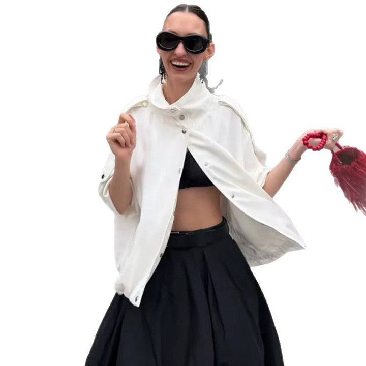 Damen Kurzes Cape-Jackett mit Stehkragen, Schulterpatten und Druckknopfverschluss Drune
