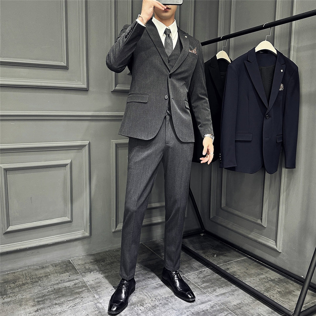 Herren Slim-Fit Businessanzug mit Weste, schmalem Revers und feiner Struktur Drune
