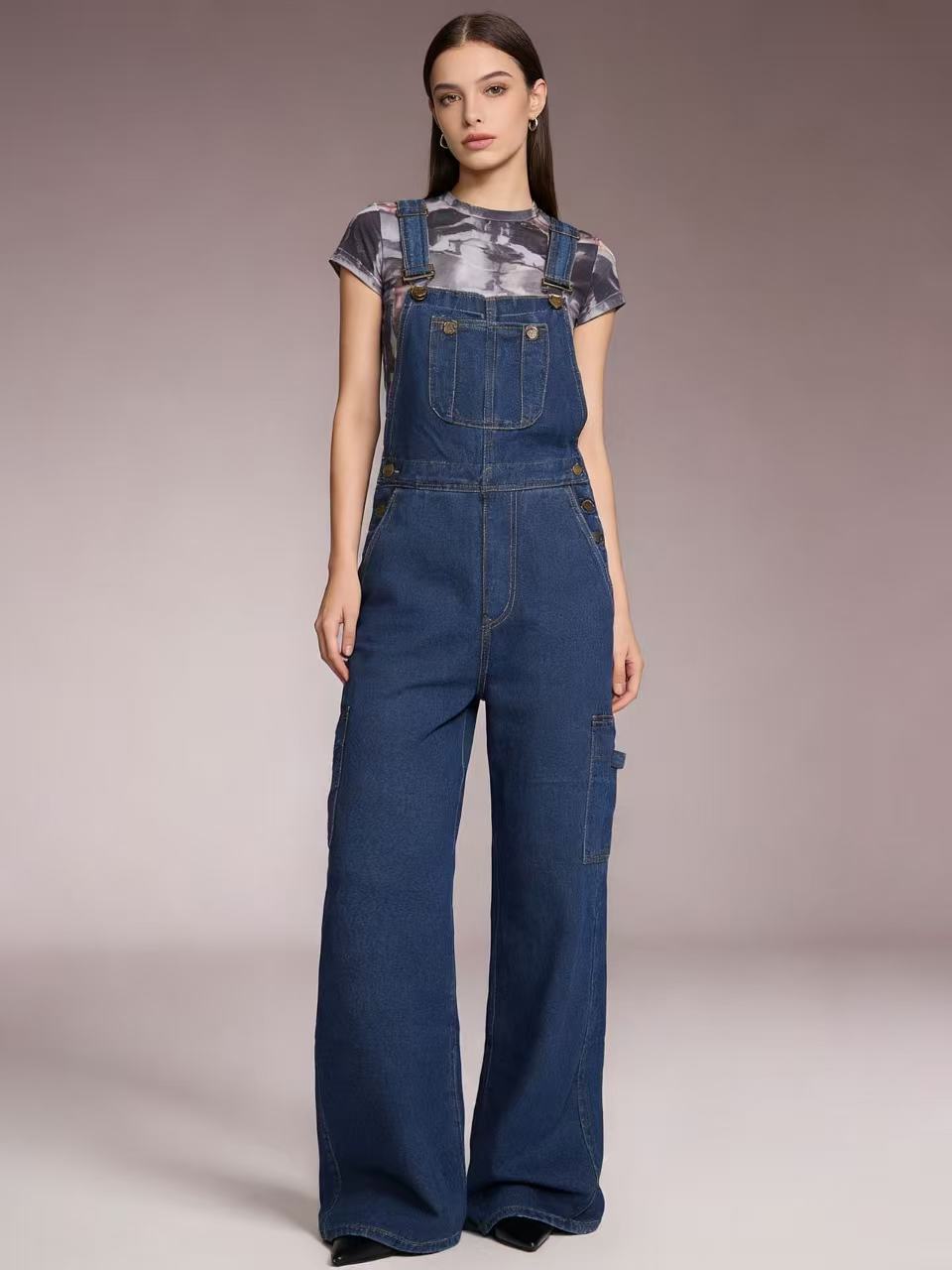 Damen Latzhose im lässigen oversized Schnitt mit funktionalen Seitentaschen Drune