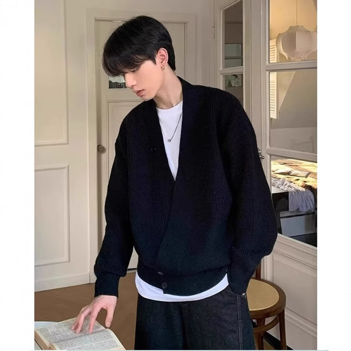 Herren Grobstrick-Cardigan im Oversize-Schnitt mit Schalkragen und asymmetrischer 3-Knopfleiste Drune