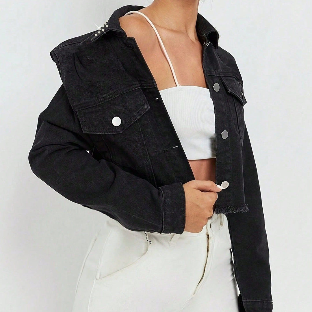 Damen Cropped Jeansjacke mit perlenbesetztem Kragen und rohem FransenSaum Drune