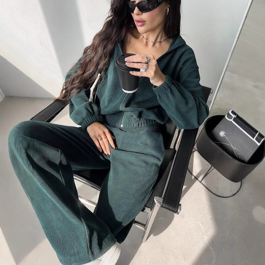 Damen Cropped Kapuzen-Set aus Ripp-Cord mit Gummizugbund und Relax-Jogginghose Drune