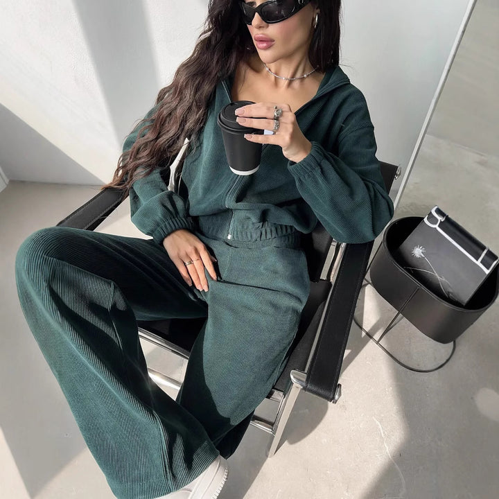 Damen Cropped Kapuzen-Set aus Ripp-Cord mit Gummizugbund und Relax-Jogginghose Drune