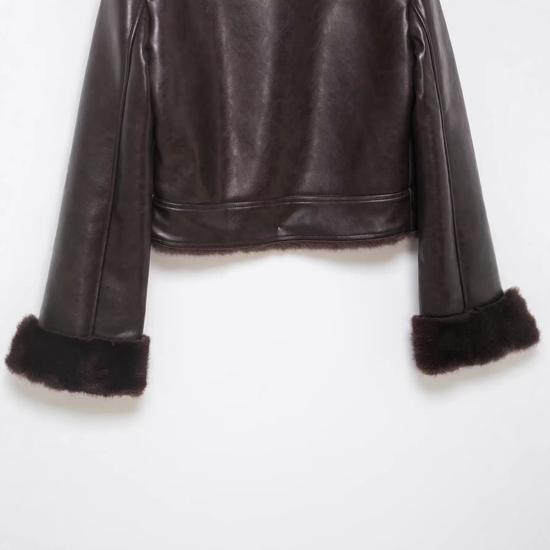 Damen Kurze Lammfelljacke im Vintage-Look mit hohem Stehkragen und aufgesetzten Taschen Drune