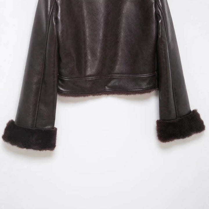Damen Kurze Lammfelljacke im Vintage-Look mit hohem Stehkragen und aufgesetzten Taschen Drune