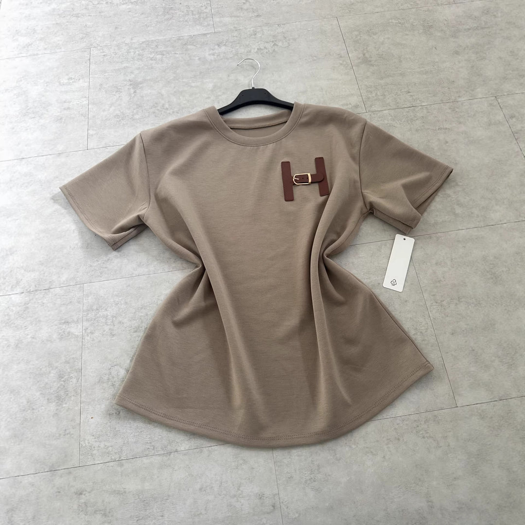 Damen modisches T-Shirt mit einzigartigem Logodetail und lässigem Schnitt