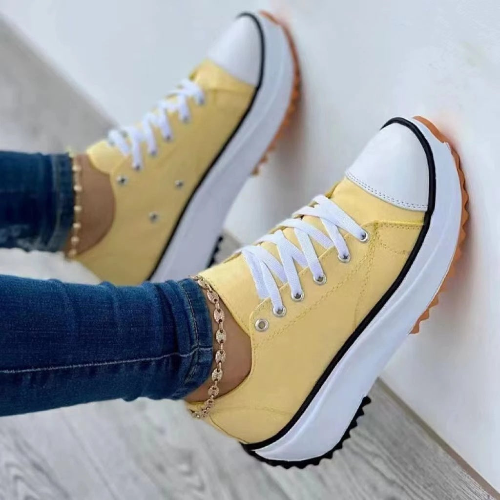 Damen Plateau-Sneaker mit Canvas-Obermaterial, verstärkter Zehenkappe und profilierter Gummilaufsohle Drune