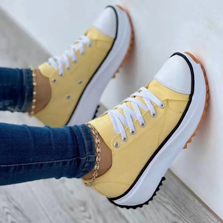 Damen Plateau-Sneaker mit Canvas-Obermaterial, verstärkter Zehenkappe und profilierter Gummilaufsohle Drune