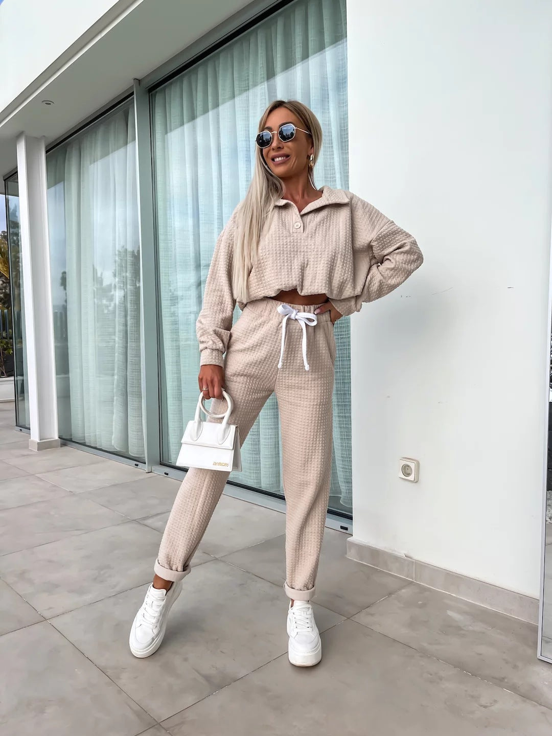 Damen Freizeit-Anzug Set mit cropped Oberteil und bequemen Hosen Drune