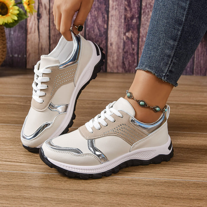 Damen modischer City-Chunky-Sneaker mit Metallic-Akzenten, Ziernieten und dämpfender Leichtsohle Drune