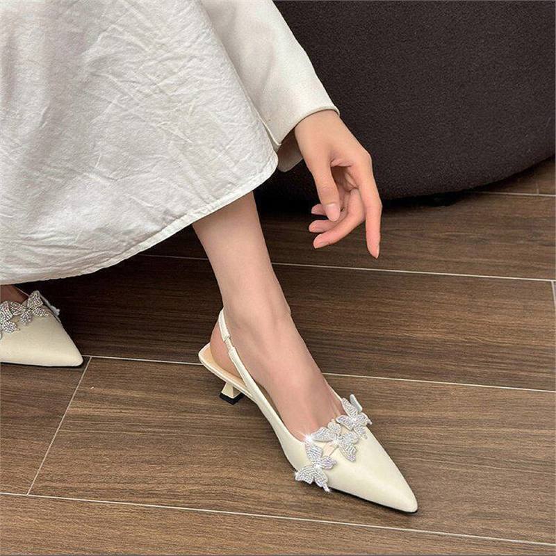 Damen Elegante spitz zulaufende Slingback‑Pumps mit sculpted Kitten‑Absatz und Kristall‑Schmetterlingsapplikation Drune