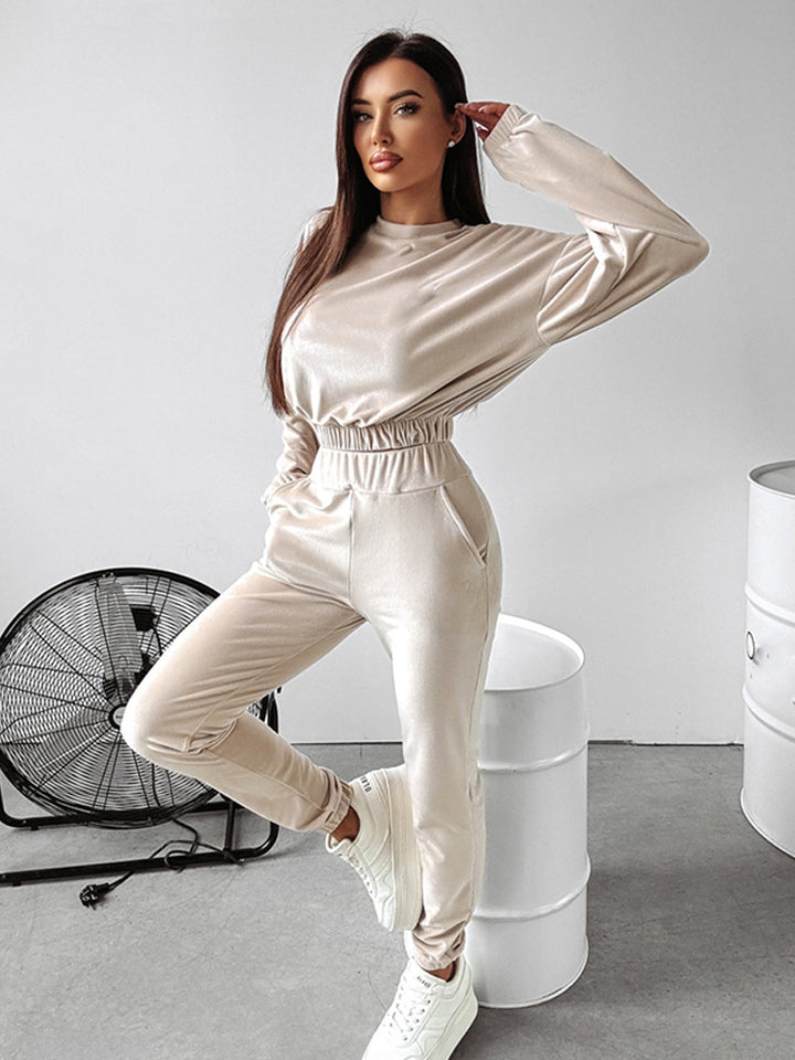 Damen modisches Sport-Set mit cropped Oberteil und bequemer Hose Drune