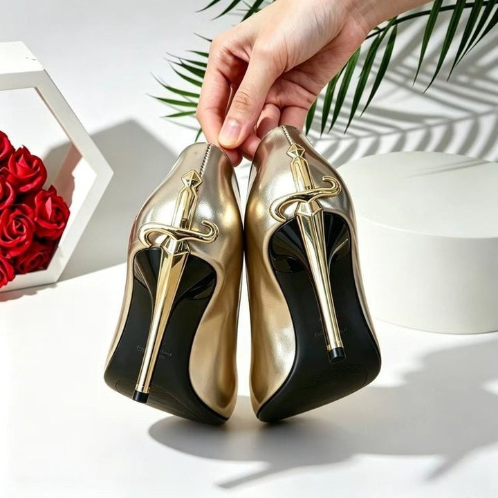 Damen Luxuriöse Absatzpumps mit Dolch‑Ornament am Stiletto Drune