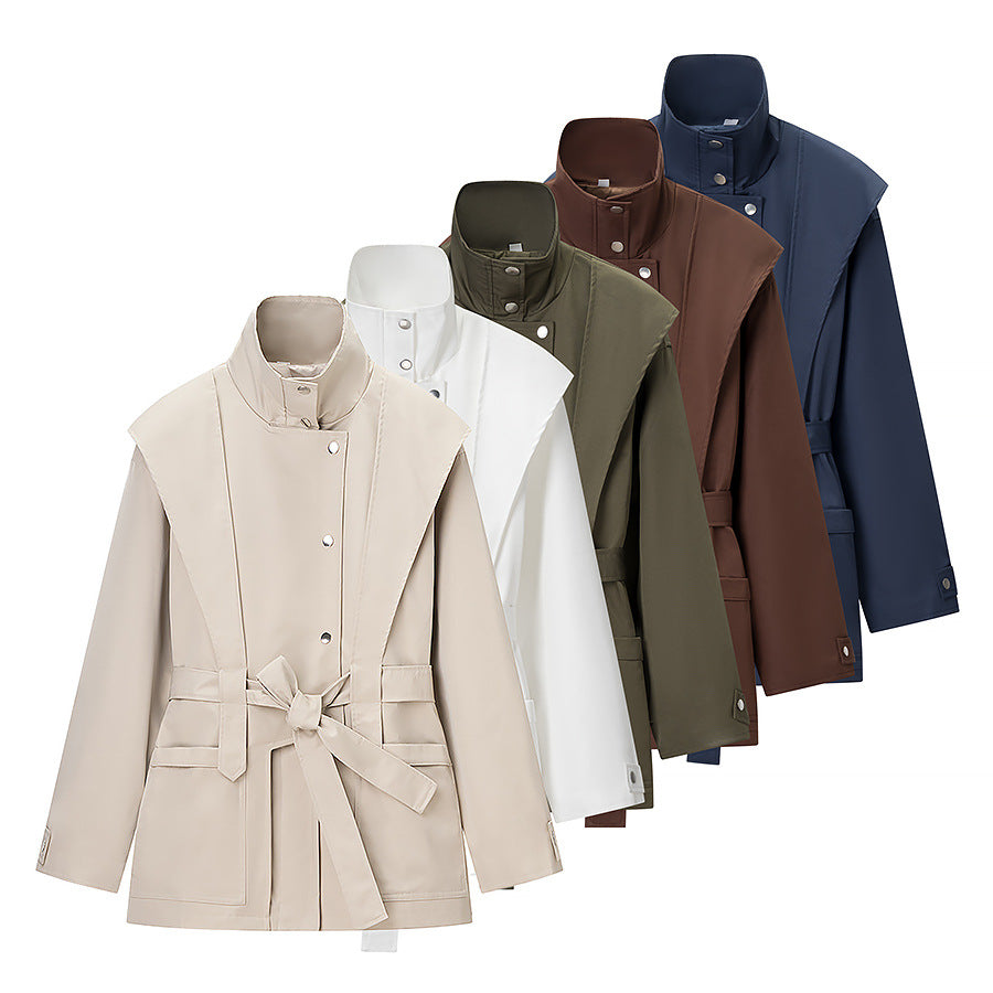 Damen Taillierte Übergangsjacke mit Stehkragen, Schultercape und Bindegürtel Drune