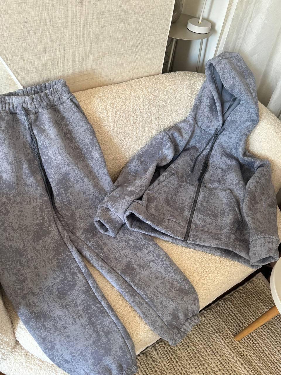 Damen sportlicher Jogginganzug mit hohem Kragen und seitlichen Reißverschlüssen Drune