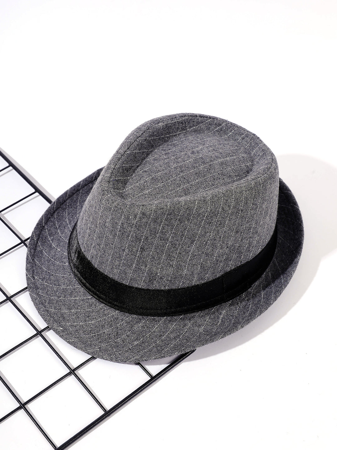 Damen eleganter Fedora-Hut mit gestreiftem Design und modischem Samtband Drune