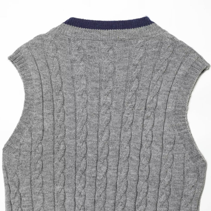 Damen Strickweste mit V-Ausschnitt und klassischem Kabelstrickmuster Drune