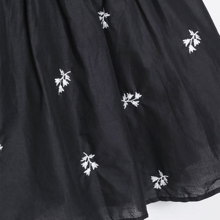 Damen Sommerkleid mit feinen Stickereien und verstellbaren Trägern Drune