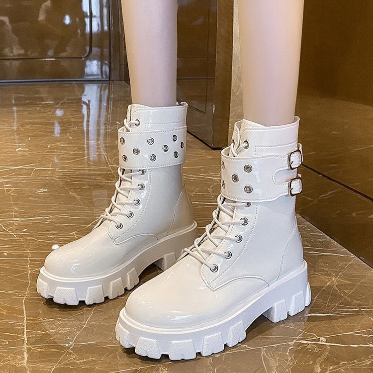 Damen nan glänzende Lack-Combat-Boots mit klobiger Traktorsohle, Doppelriemen und metallischen Ösen Drune