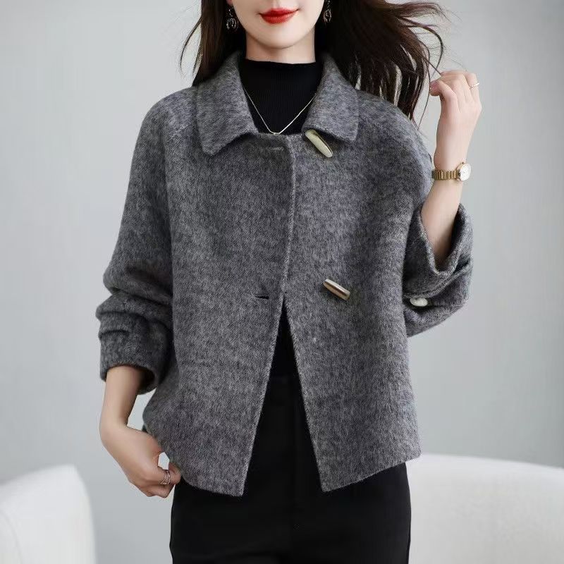 Damen kuschelige Strickjacke mit modernen Knopfdetails Drune